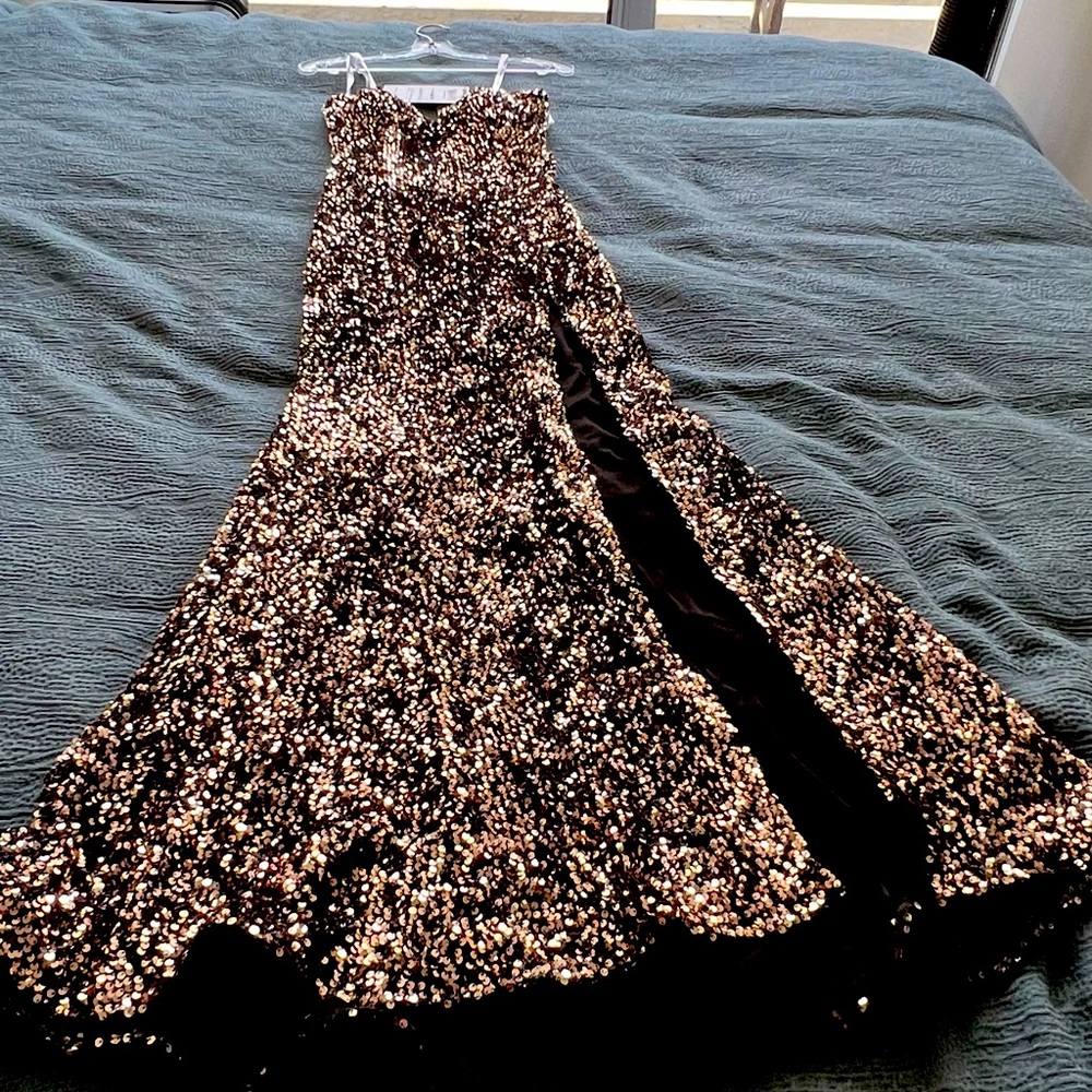 Gorgeous Ellie Wilde Strapless Black/Bronze Sequin Dress